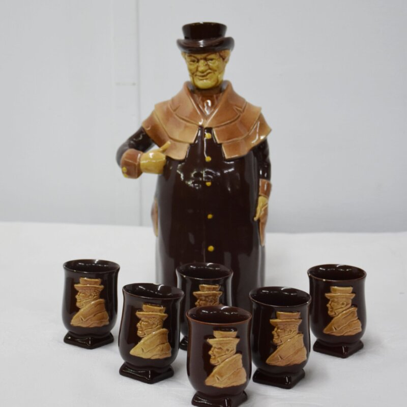 Juego de licor porcelana figura y 6 vasitos