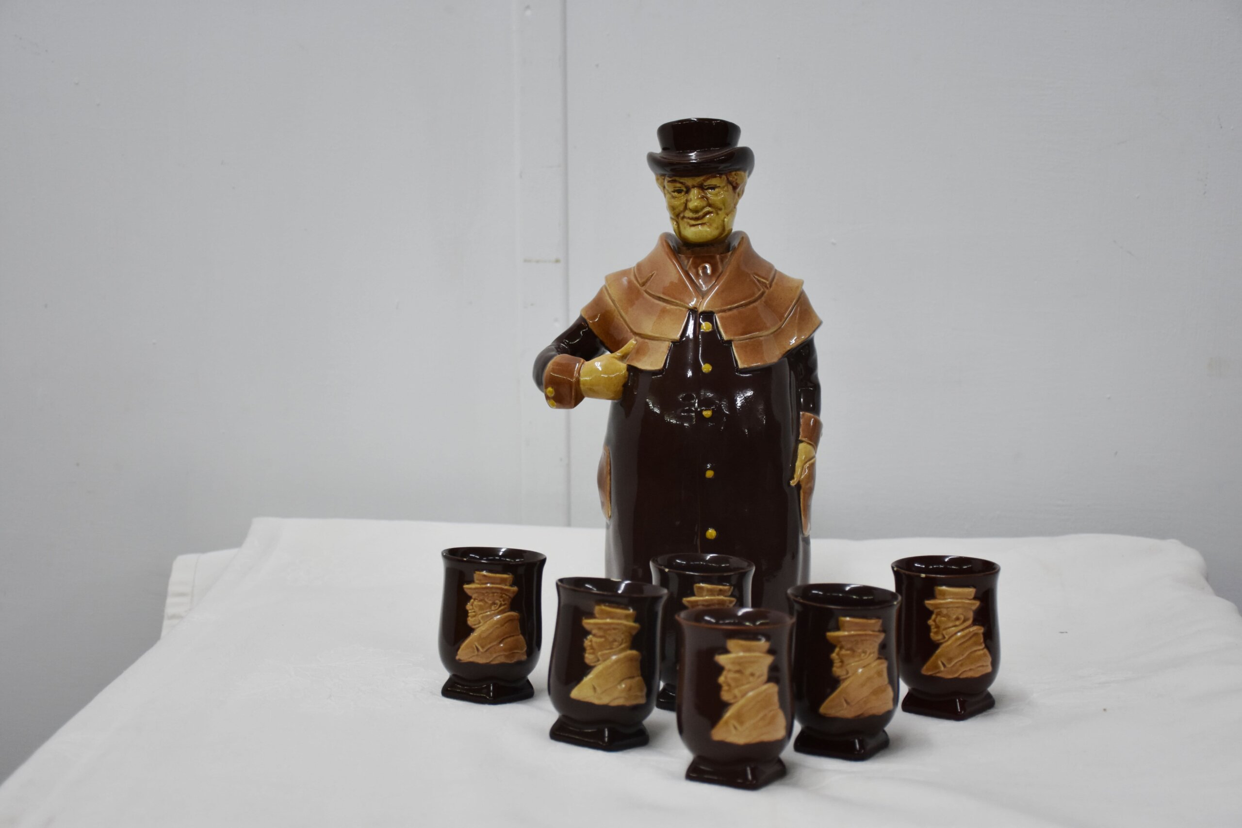 Juego de licor porcelana figura y 6 vasitos - Imagen 2