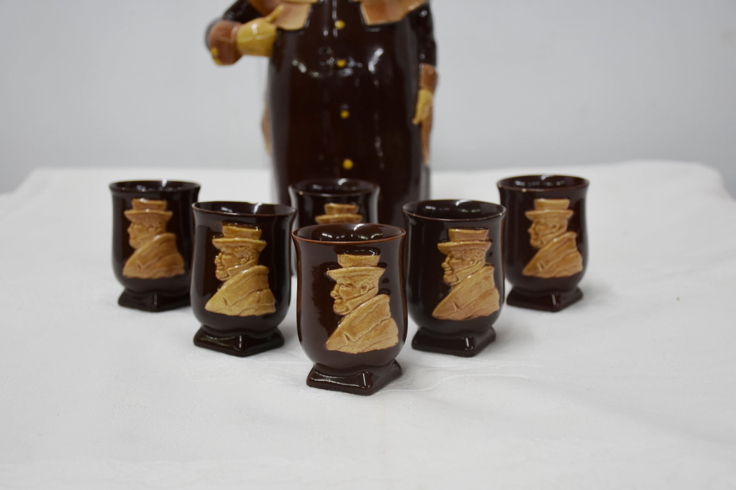 Juego de licor porcelana figura y 6 vasitos - Imagen 4