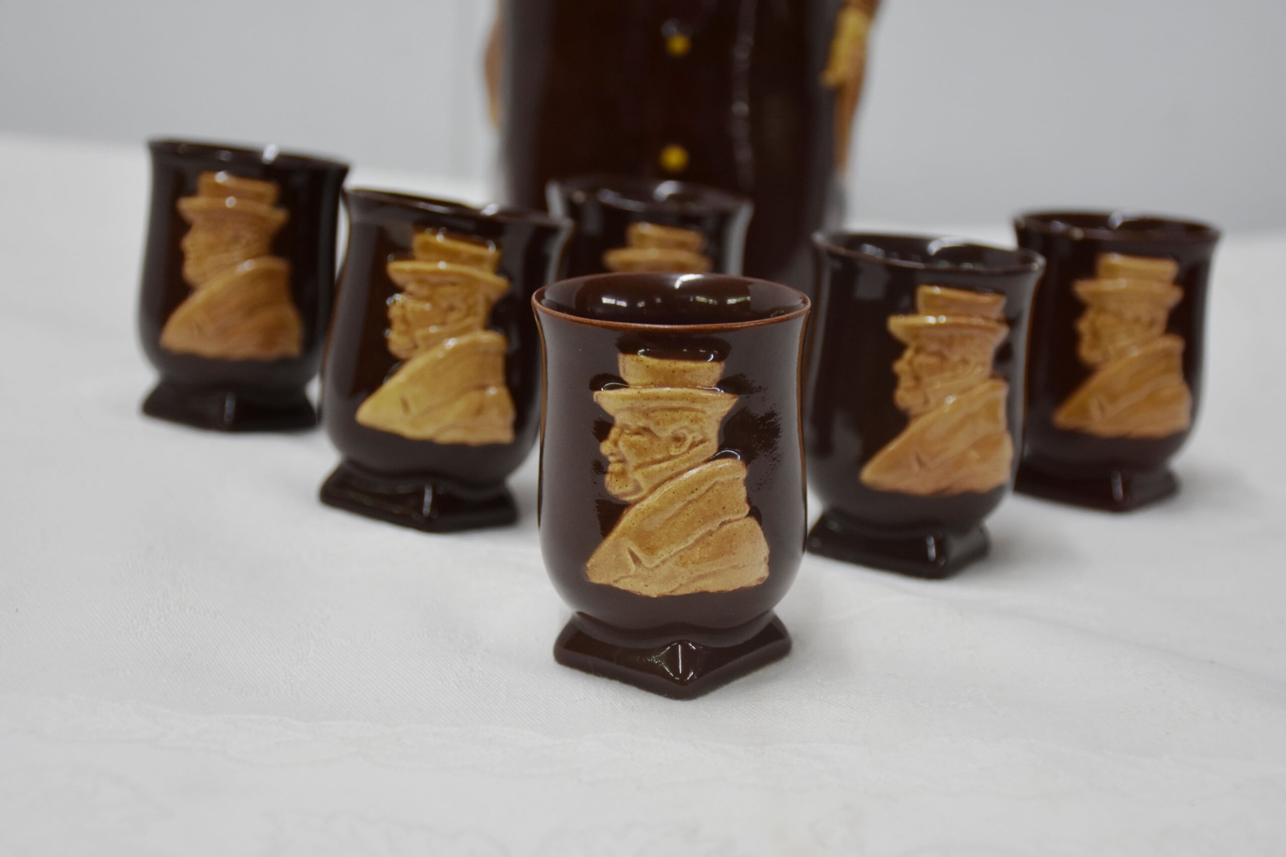 Juego de licor porcelana figura y 6 vasitos - Imagen 5