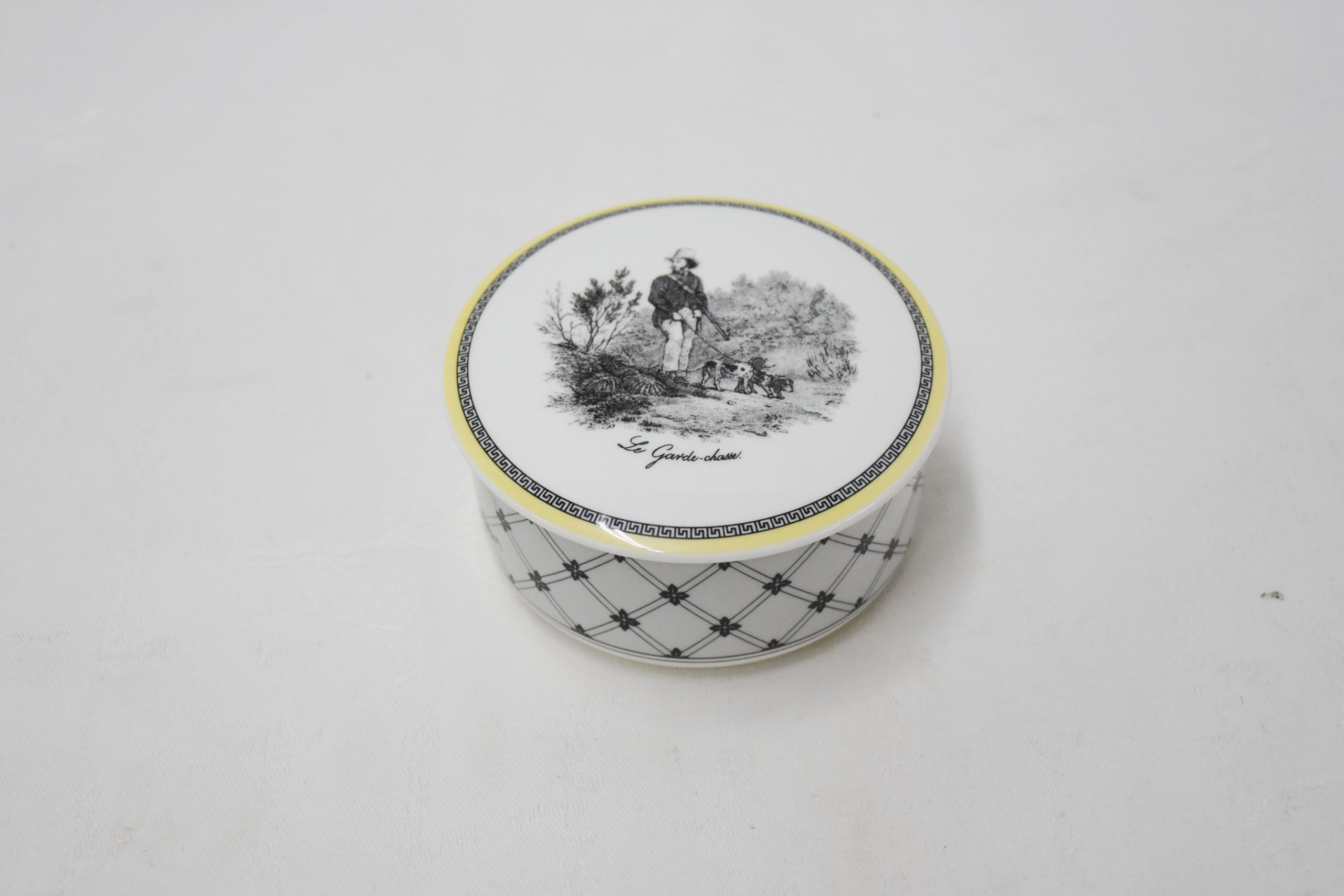 Caja o joyero de porcelana escena caza - Imagen 6