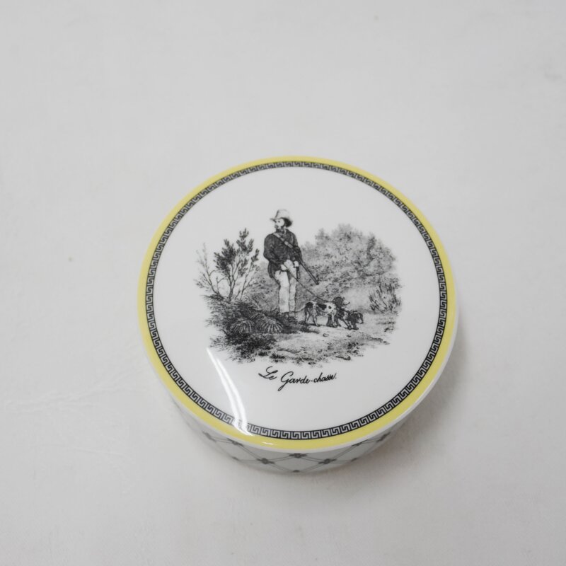 Caja o joyero de porcelana escena caza