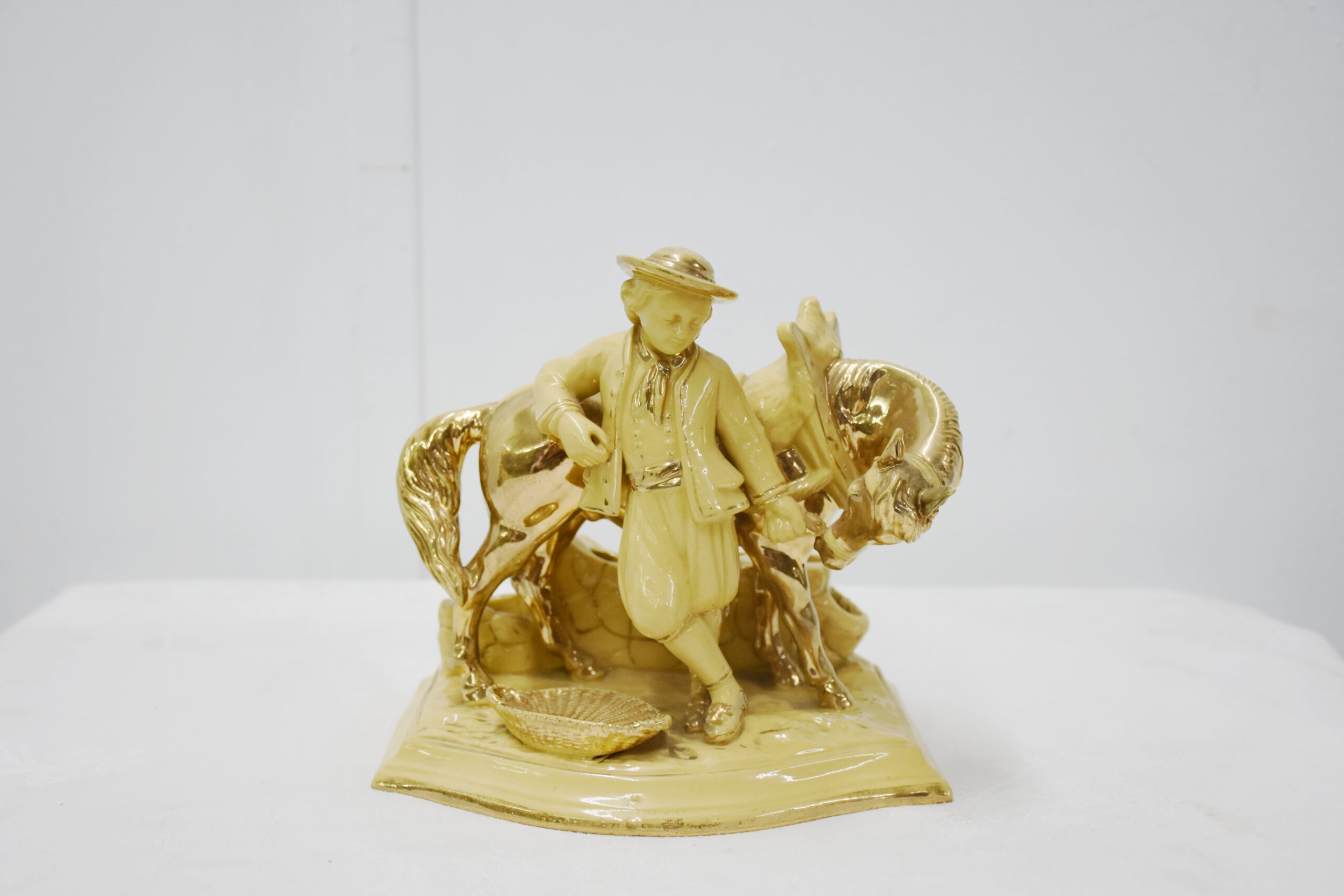 Cigarrera de porcelana campesino y caballos