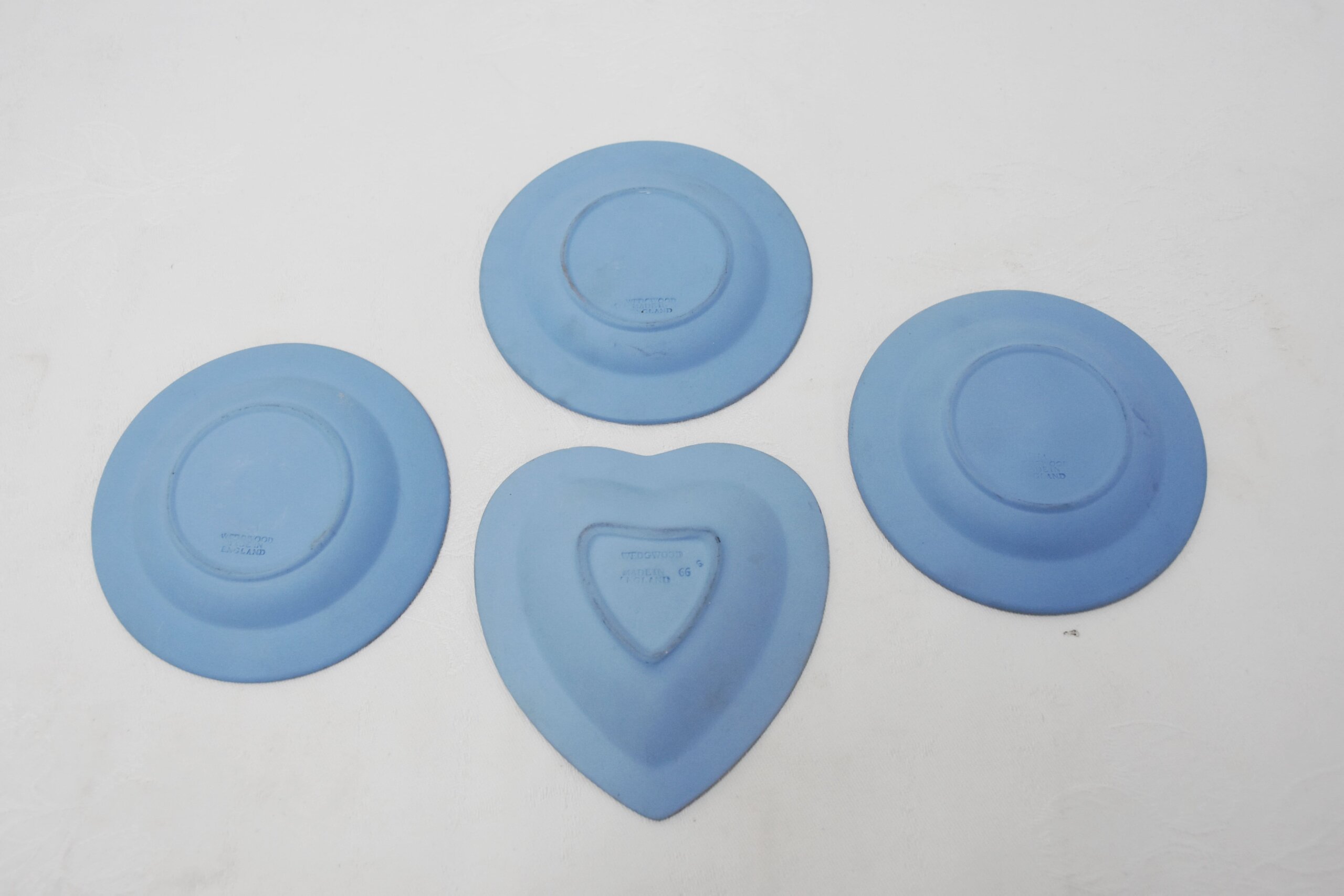 Conjunto 4 platos decorativos azules y blancos - Imagen 3