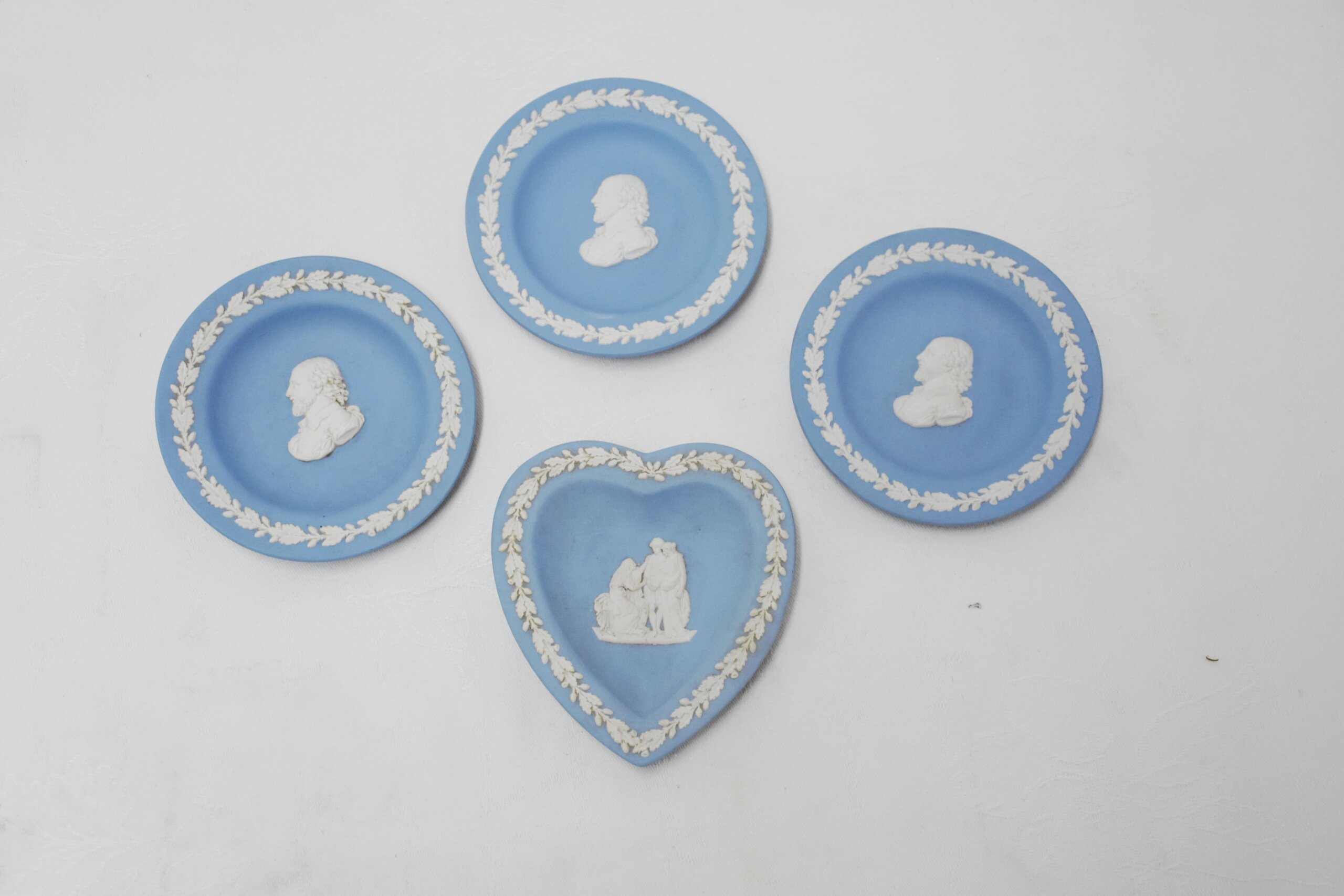 Conjunto 4 platos decorativos azules y blancos - Imagen 5