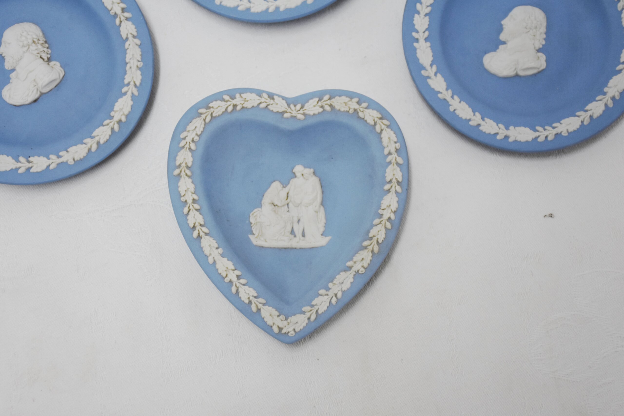 Conjunto 4 platos decorativos azules y blancos - Imagen 6