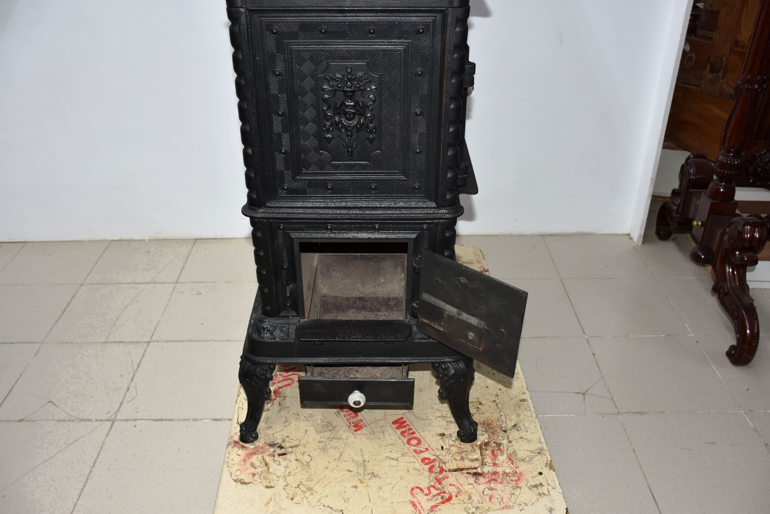 Gran estufa antigua horno hierro fundido 134 cm - Imagen 4