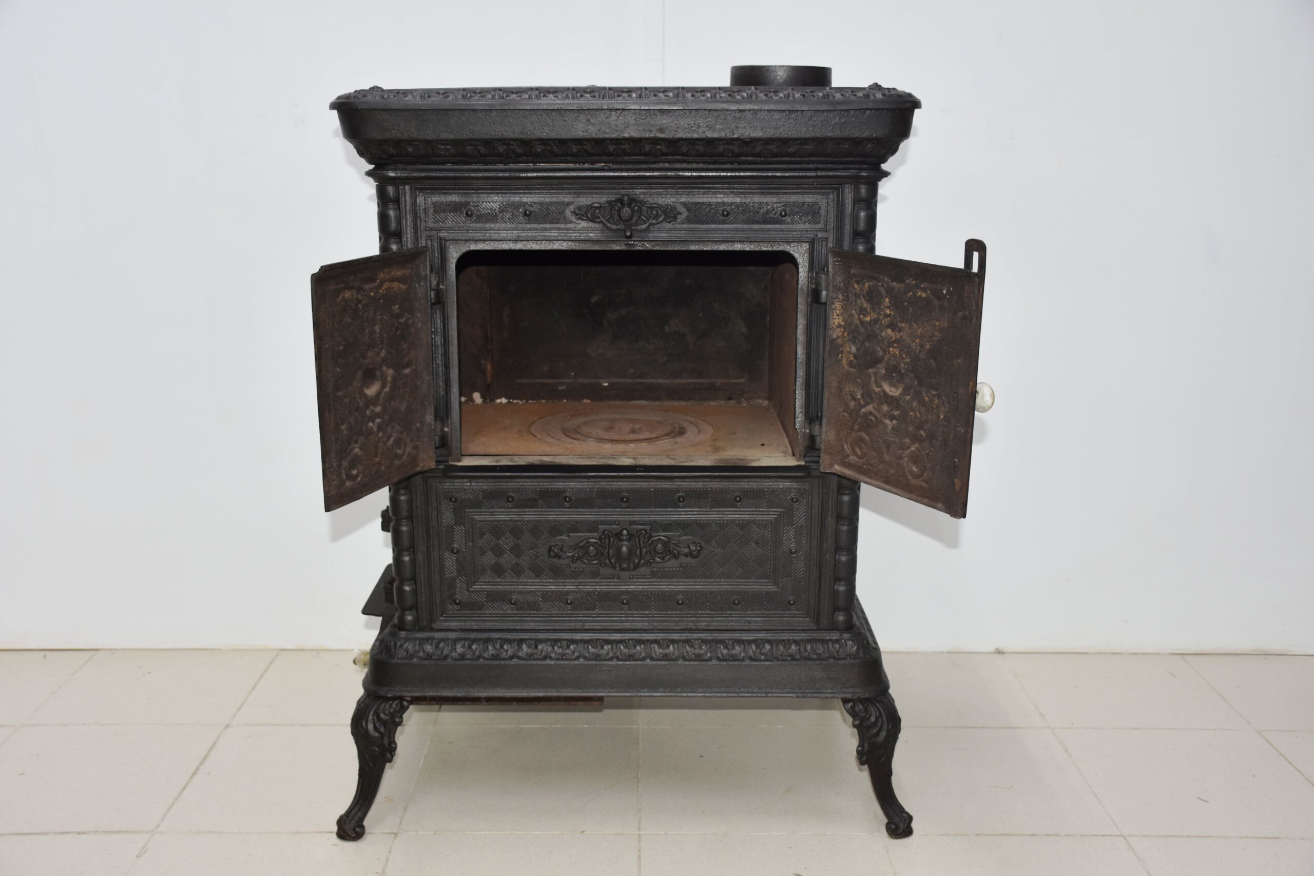 Horno, estufa antigua hierro fundido - Imagen 10