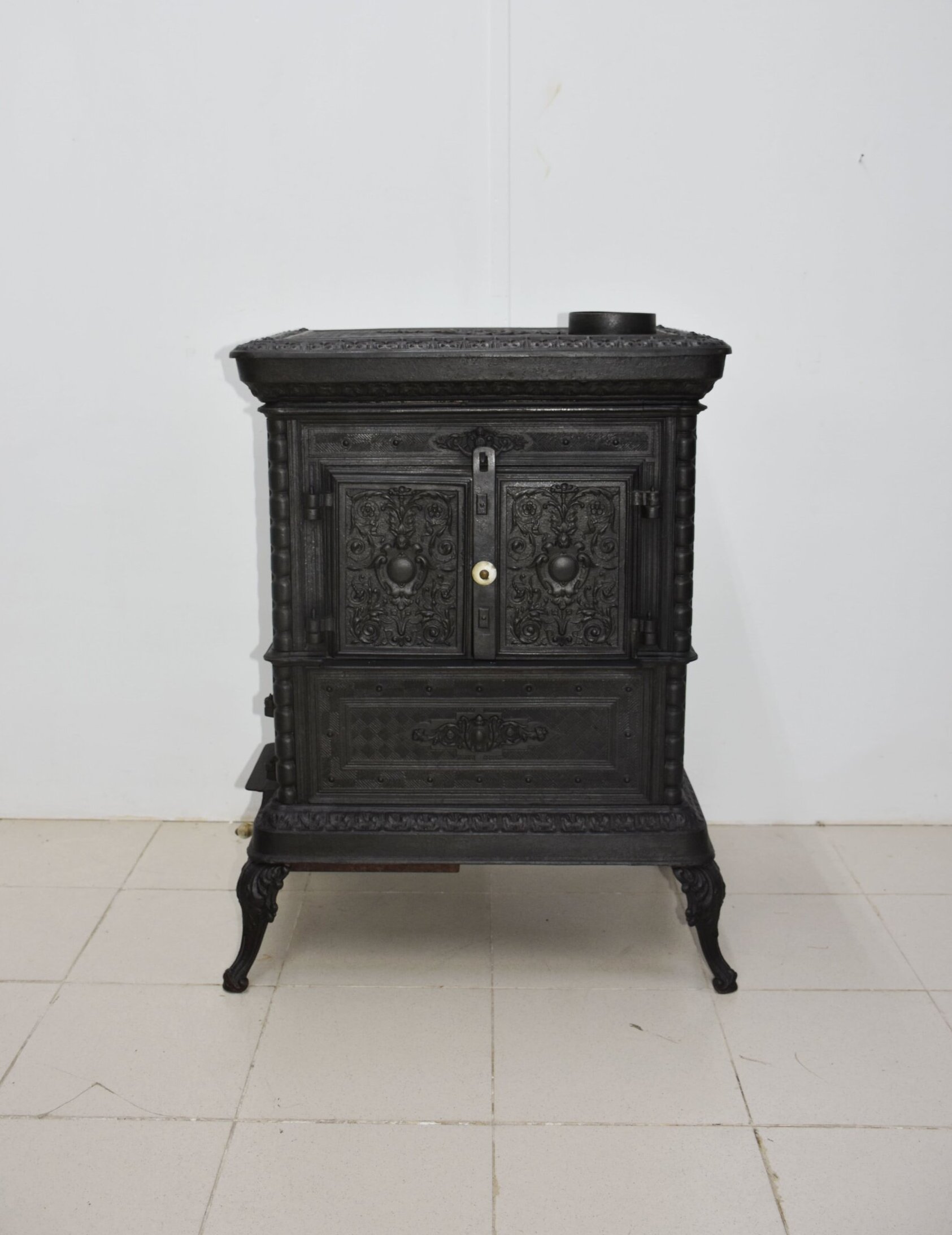 Horno, estufa antigua hierro fundido