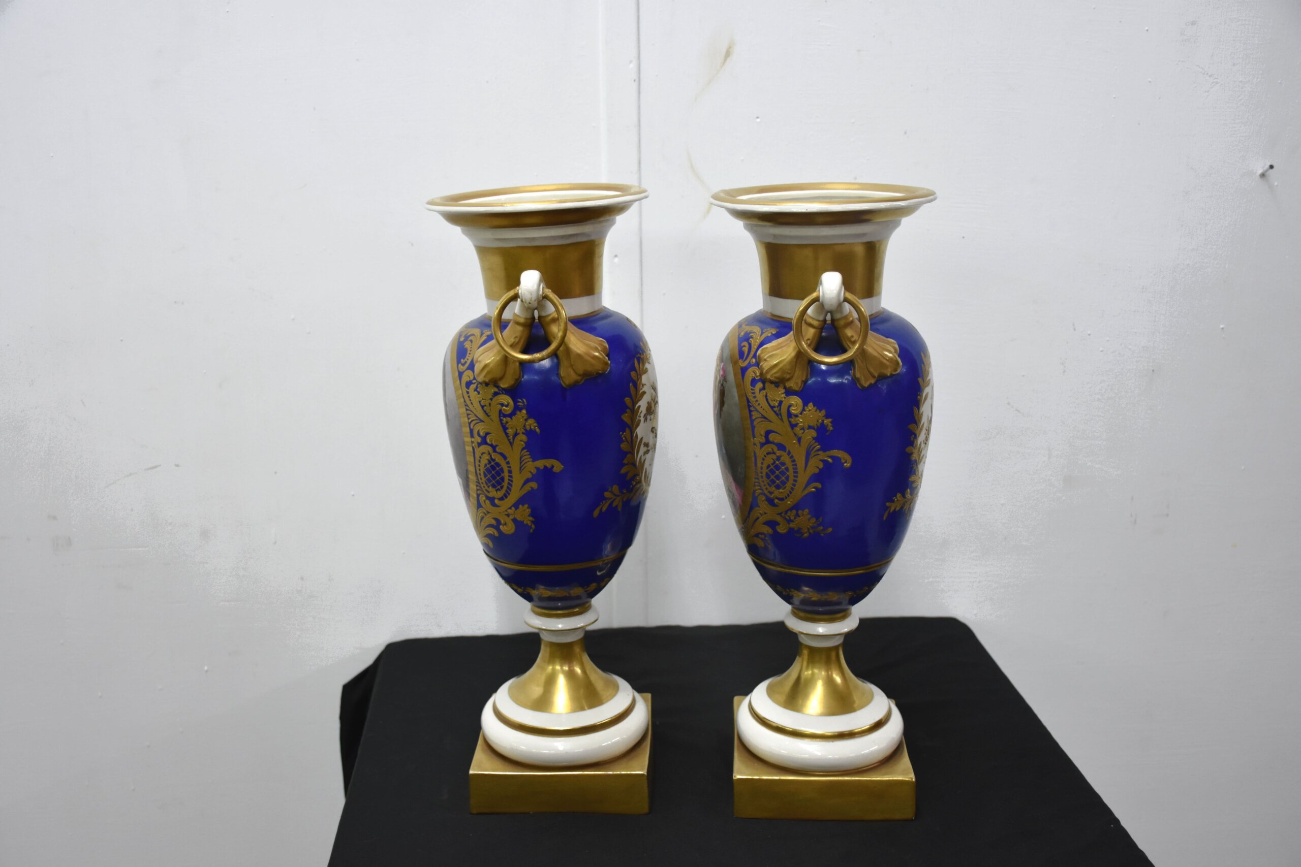 Pareja de jarrones antiguos porcelana azul y oro - Imagen 14