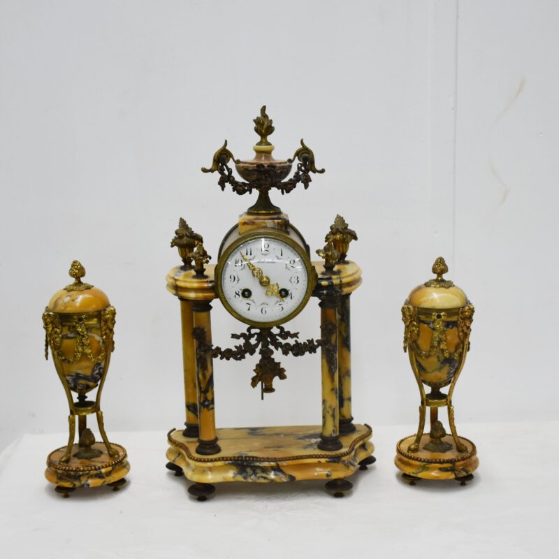 Guarnición reloj y copas mármol y bronce