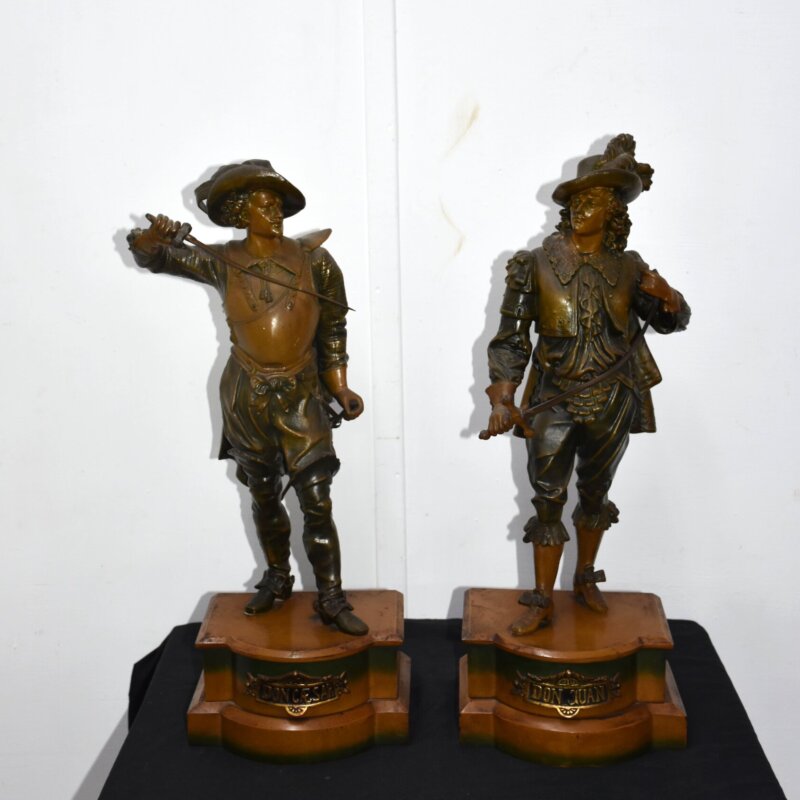 Pareja esculturas Don Juan y Don César calamina