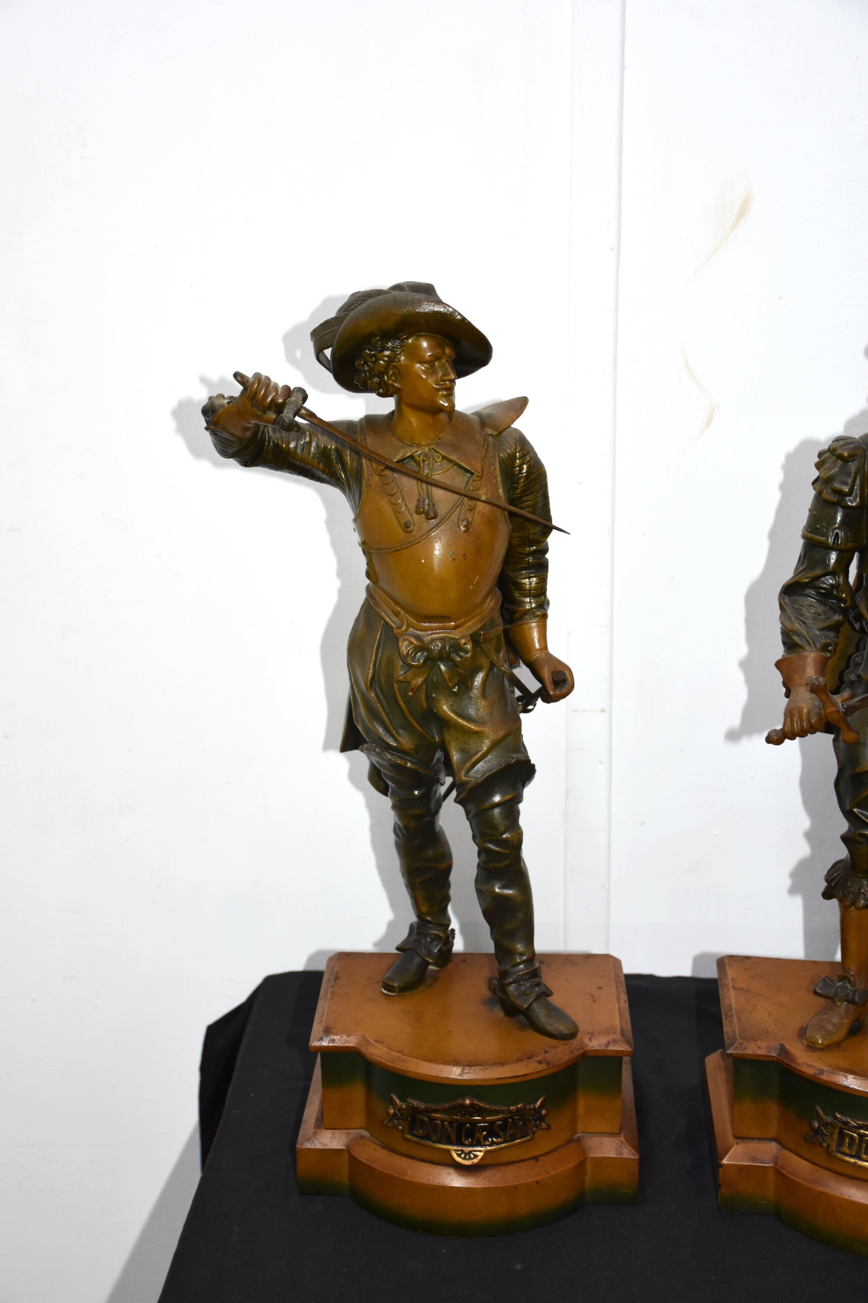 Pareja esculturas Don Juan y Don César calamina - Imagen 6