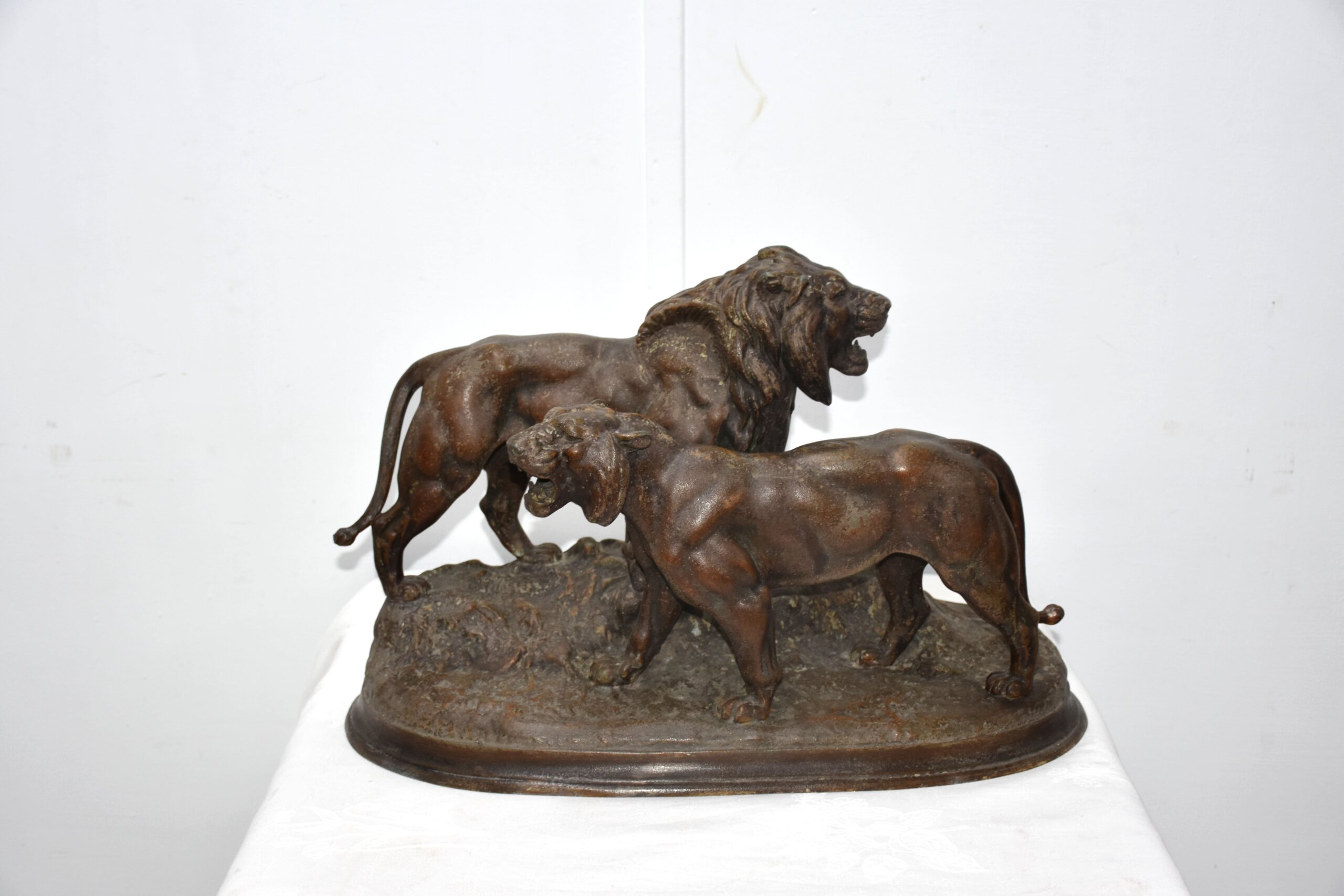 Escultura leones calamina firmada Barye