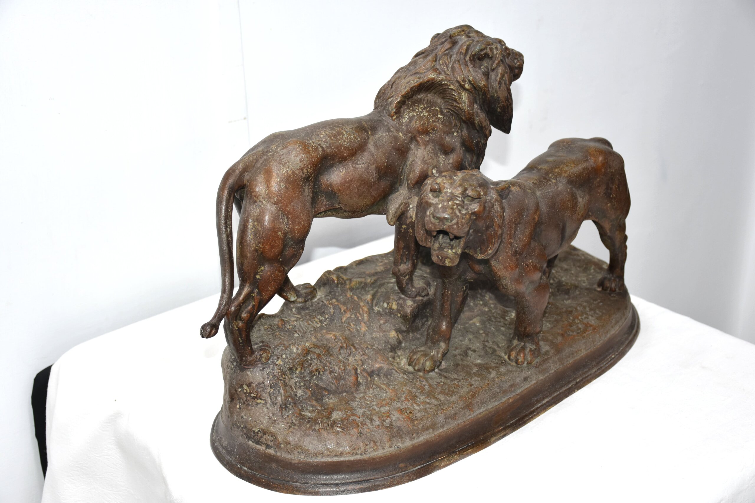 Escultura leones calamina firmada Barye - Imagen 2