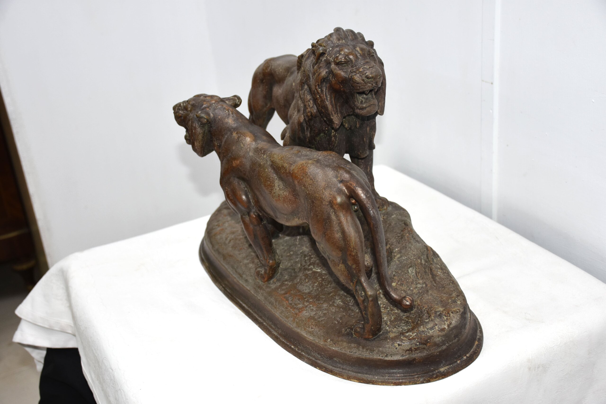 Escultura leones calamina firmada Barye - Imagen 4