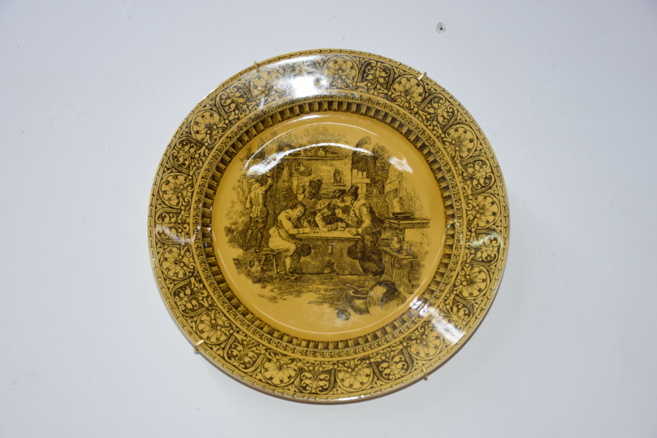 Plato antiguo de cerámica inglesa