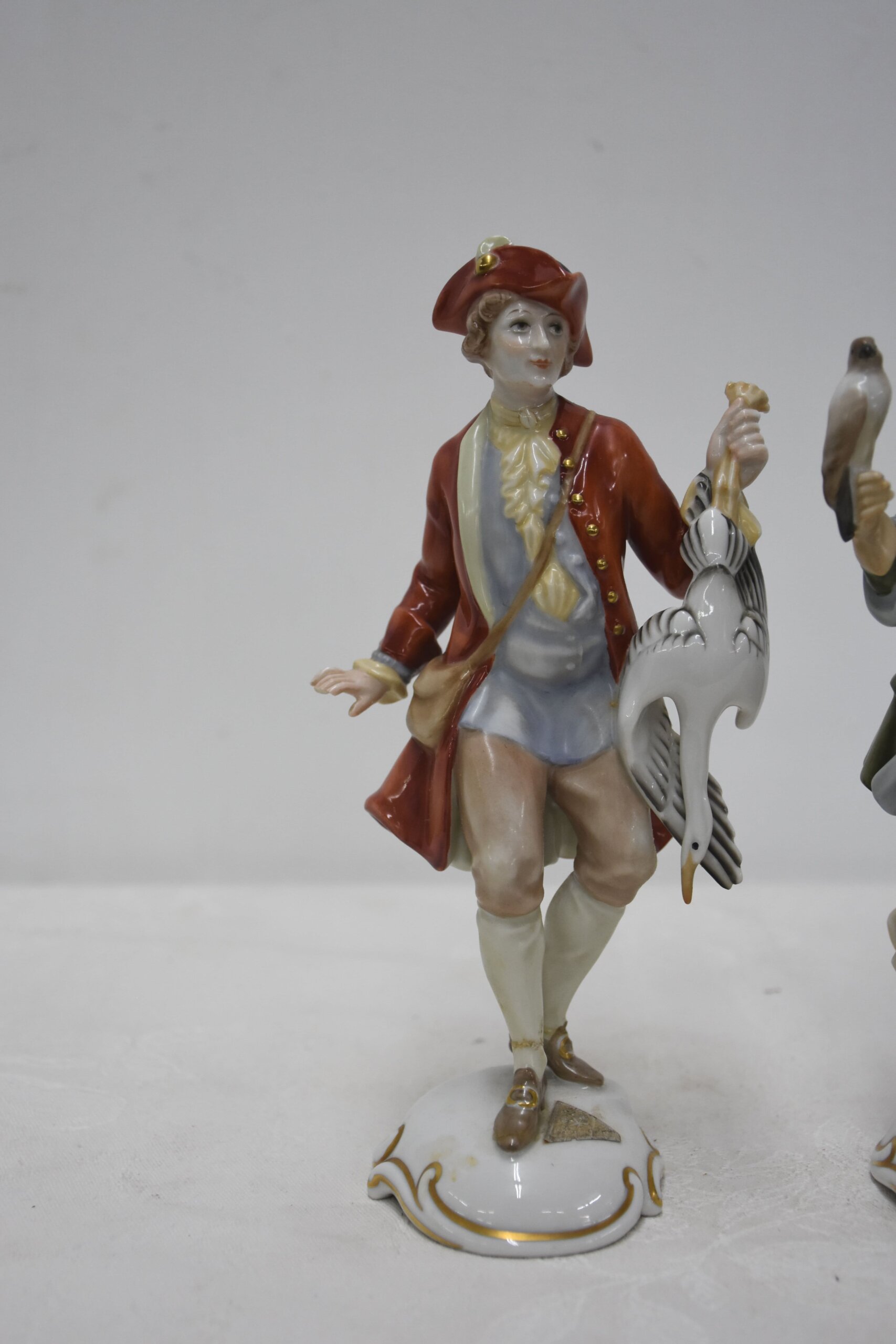 Figuras porcelana cazador y dama con aves - Imagen 5