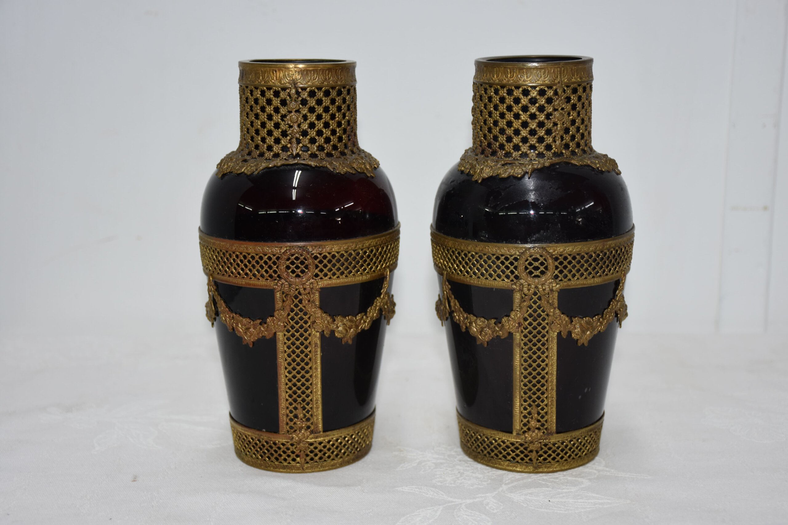Pareja de jarrones cristal granate y bronce Napoleón - Imagen 3