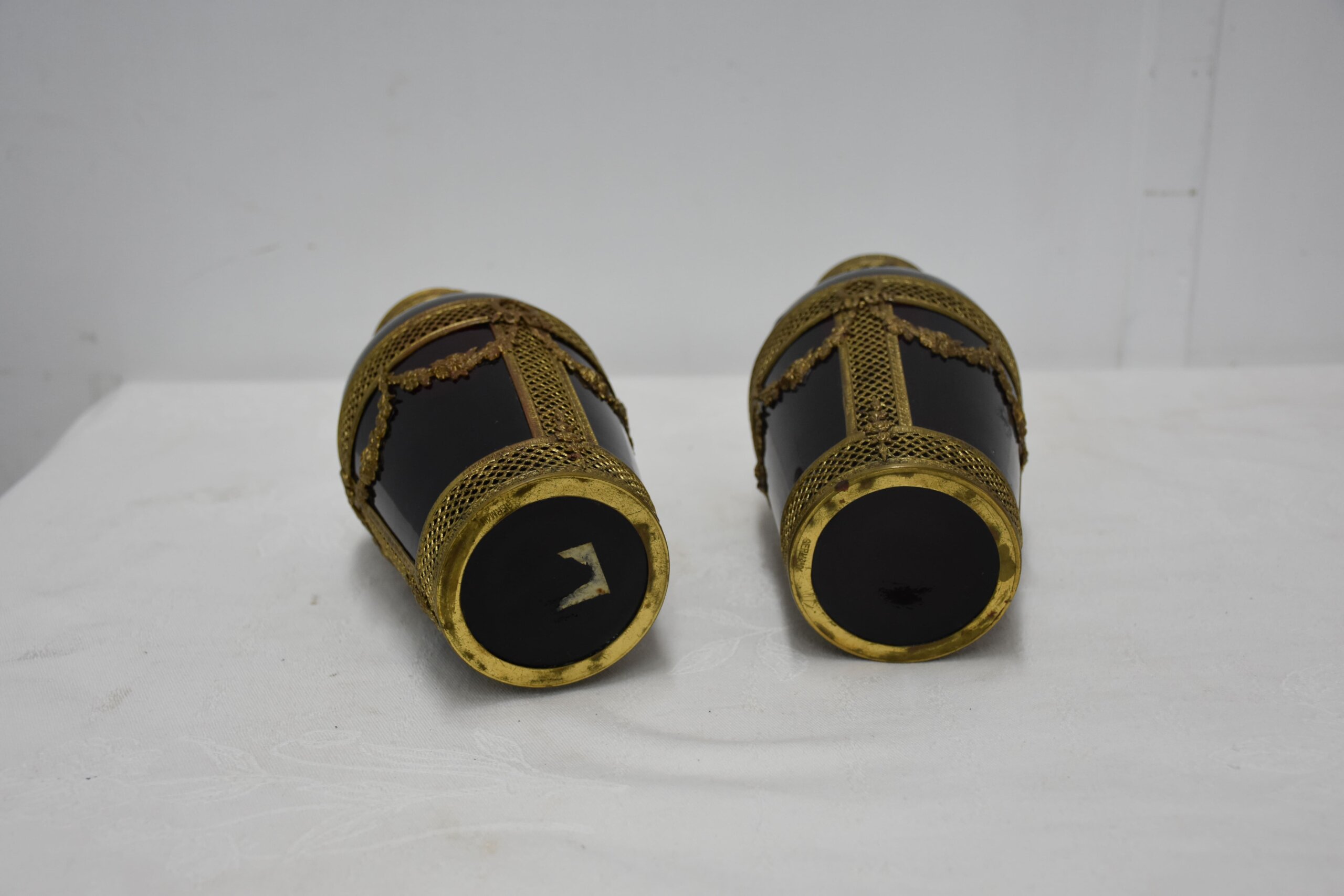 Pareja de jarrones cristal granate y bronce Napoleón - Imagen 4