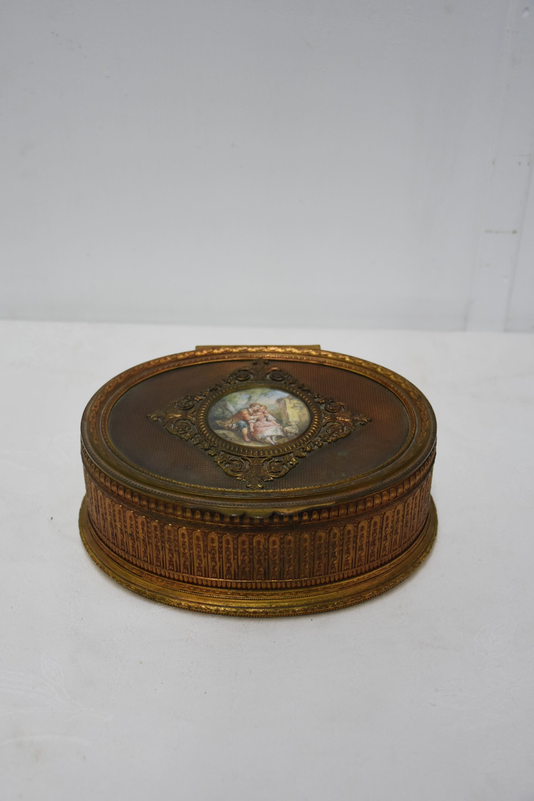 Joyero ovalado estilo Napoleón III