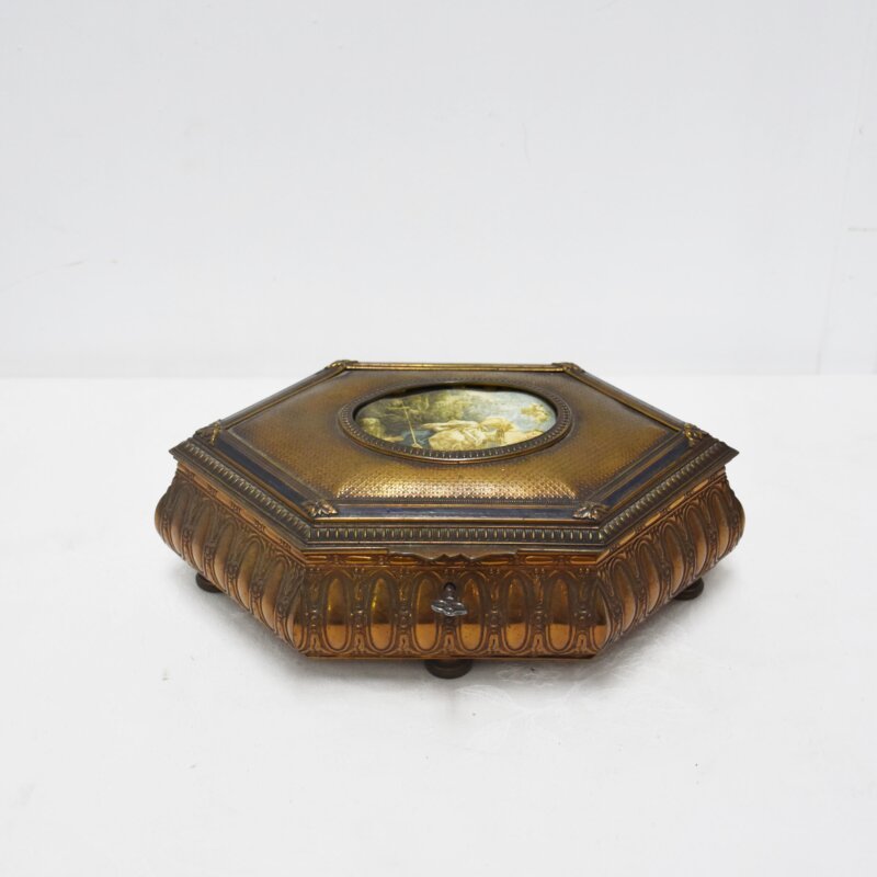 Joyero antiguo hexagonal con escena galante