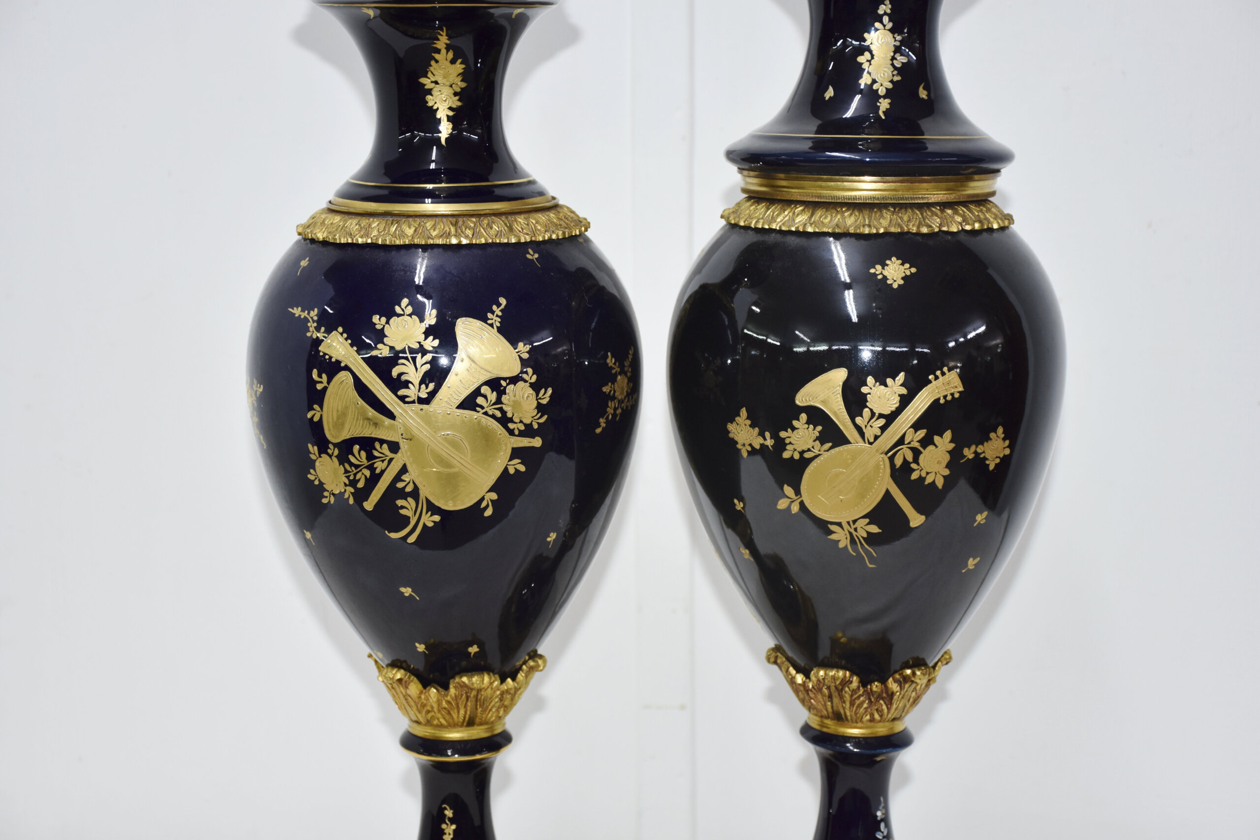 Pareja jarrones azul cobalto y bronce - Imagen 6