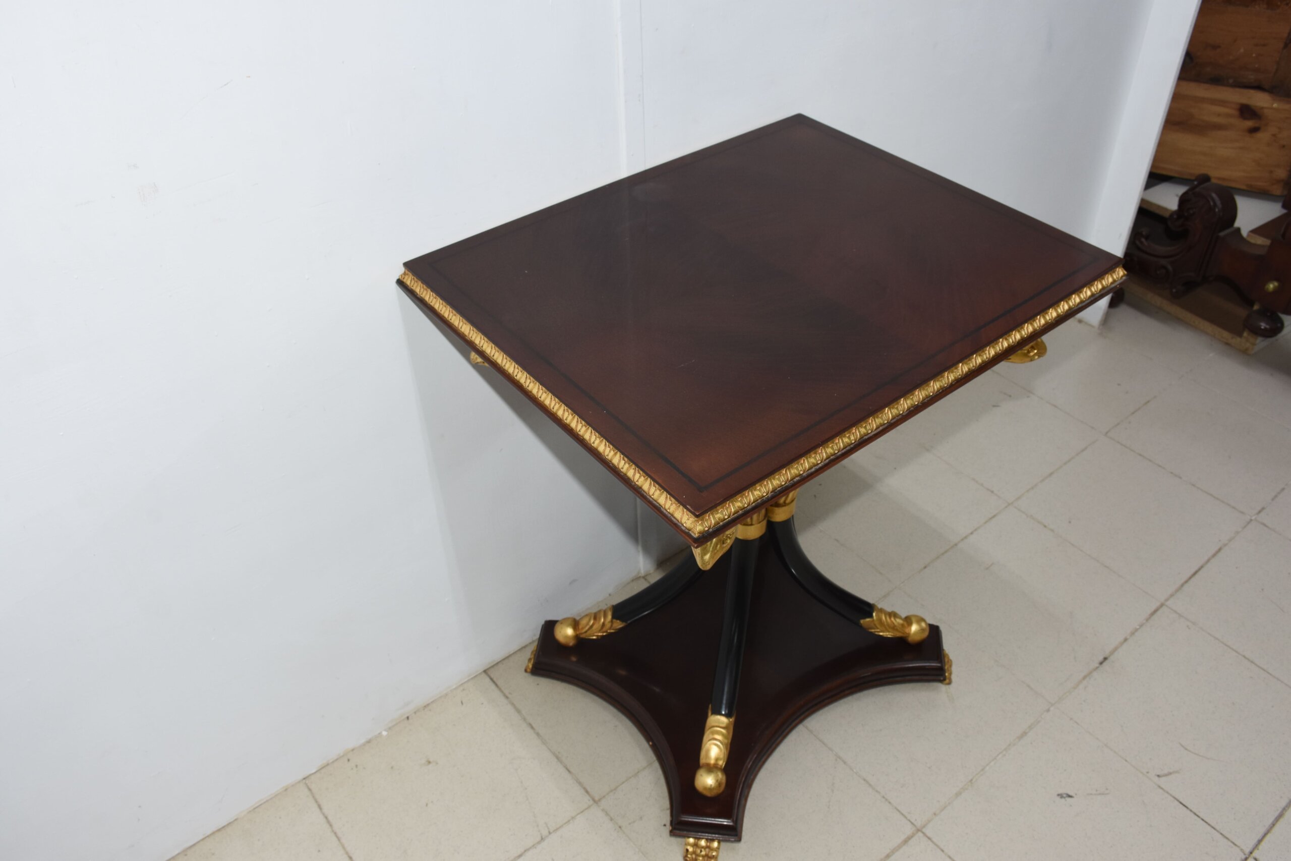 Mesita auxiliar estilo Imperio caoba y oro - Imagen 10