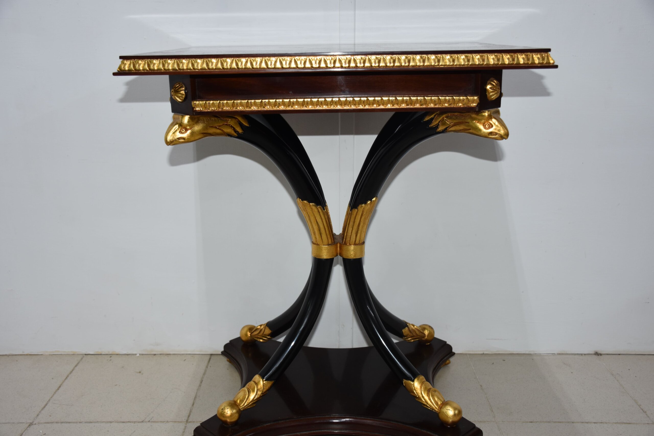 Mesita auxiliar estilo Imperio caoba y oro - Imagen 8