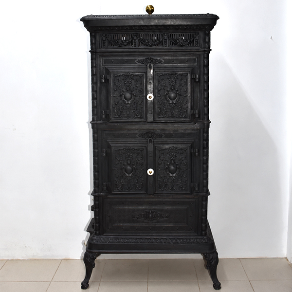 Gran estufa antigua horno hierro fundido 134 cm